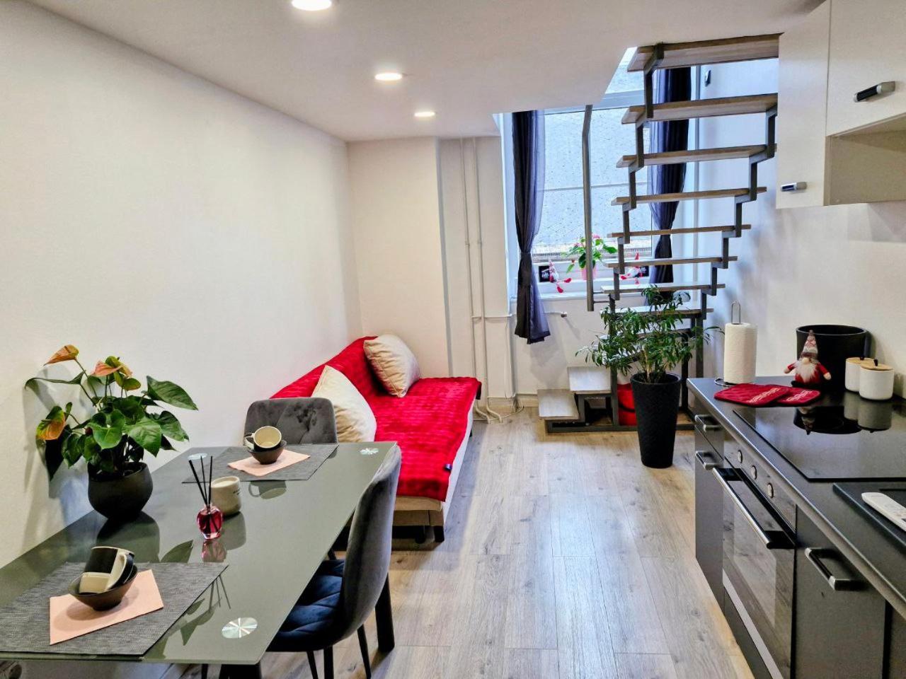 شقة Ljubljana Nest- Centre, Free Parking- Renovated August 2024 المظهر الخارجي الصورة